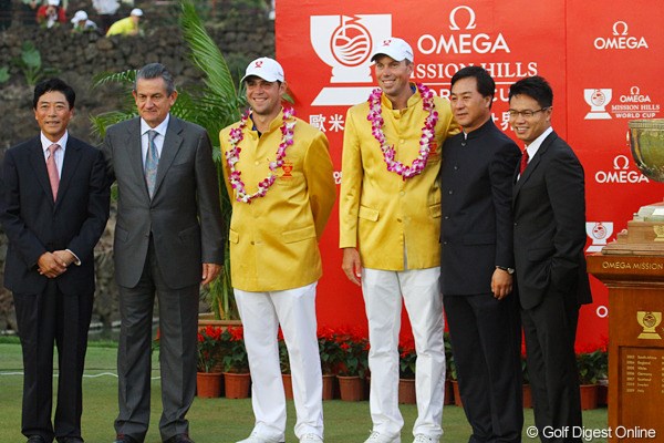 2011年 オメガミッションヒルズワールドカップ 最終日 マット・クーチャー ゲーリー・ウッドランド ウィナーズジャケットは黄金の中国人民服
