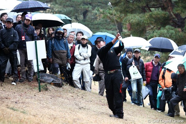 2011年 ゴルフ日本シリーズJTカップ 初日 松山英樹 松山英樹はこの日も強心臓振りを発揮して無難な位置で2日目に入る