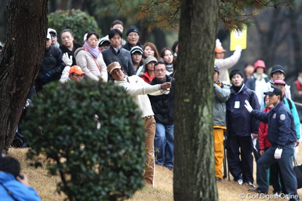 2011年 ゴルフ日本シリーズJTカップ 初日 石川遼 ここからでもパーセーブ、最終的にボギー1つにまとめ2アンダー