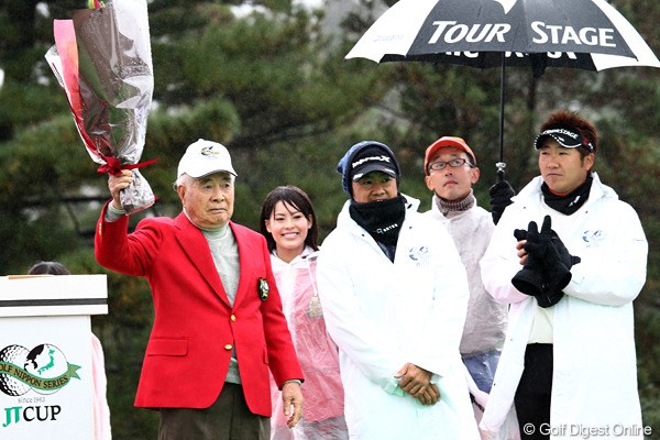 2011年 ゴルフ日本シリーズJTカップ 初日 石井朝夫 初代チャンピオン、初日最下位からゴボウ抜き優勝だったそうですよ