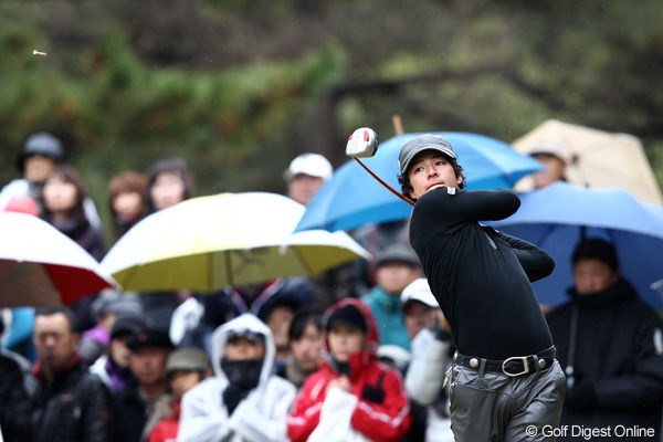 2011年 ゴルフ日本シリーズJTカップ 2日目 石川遼 バーディを重ねた石川遼は2日連続のアンダーパーでトップタイに浮上した