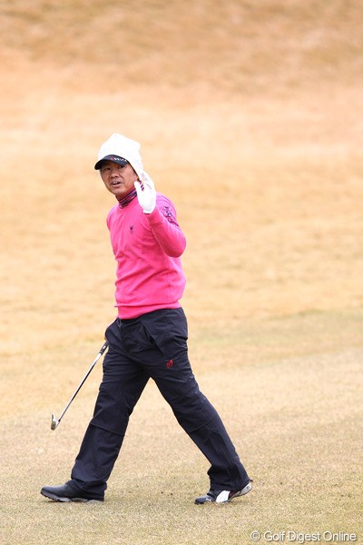 2011年 ゴルフ日本シリーズJTカップ 2日目 藤田寛之 一歩後退も連覇を狙います