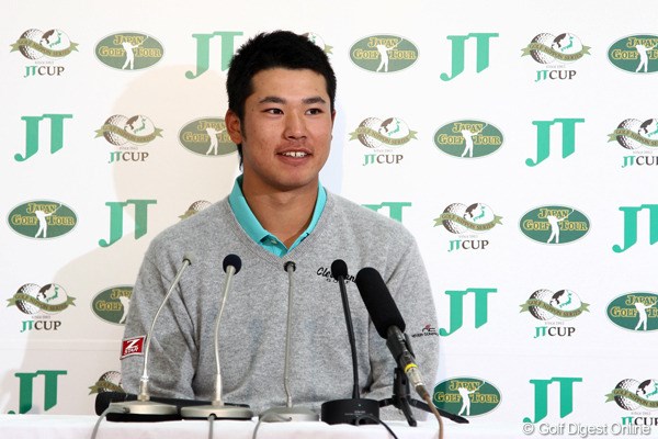 2011年 ゴルフ日本シリーズJTカップ 3日目 松山英樹 キャンセルとなった大会3日目。会見場でインタビューに応じた松山英樹