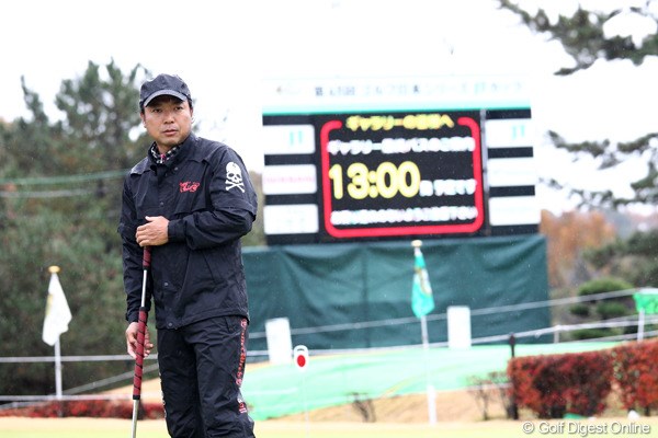 2011年 ゴルフ日本シリーズJTカップ 3日目 片山晋呉 静かに逆転Vを狙う片山晋呉。中止となった3日目のコースで調整した