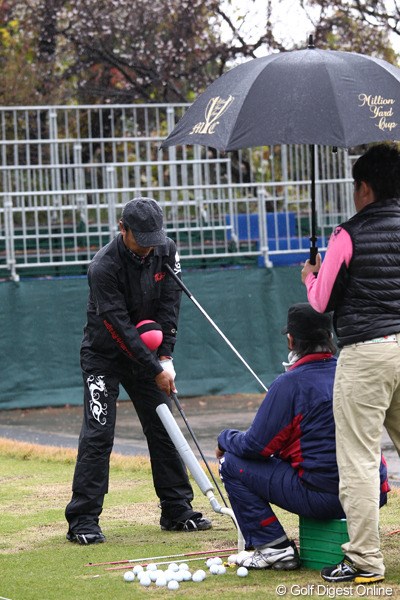 2011年 ゴルフ日本シリーズJTカップ 3日目 片山晋呉 明日に向けての練習