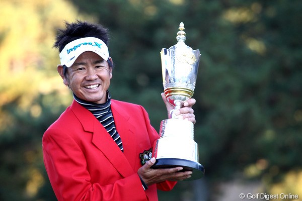 2011年 ゴルフ日本シリーズJTカップ 最終日 藤田寛之 最終日に2イーグルを奪い逆転優勝。大会2連覇を飾った藤田寛之
