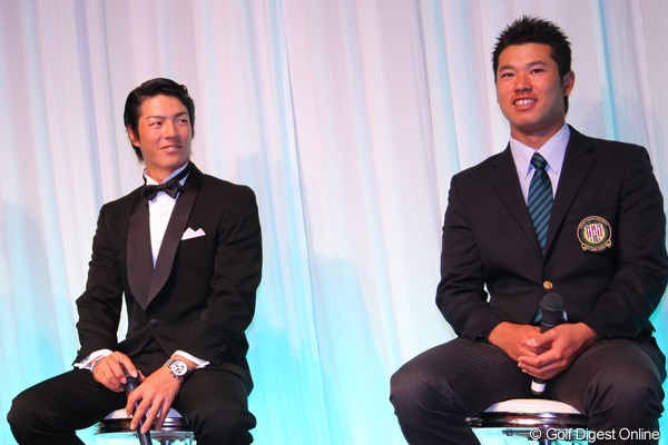 2011年 ジャパンゴルフツアー表彰式 石川遼 松山英樹 表彰式に出席した石川遼、松山英樹はそれぞれにタイガー・ウッズの復活優勝についてコメントをよせた