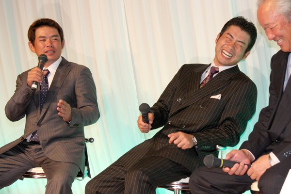 2011年 プレーヤーズラウンジ 平塚哲二＆池田勇太 間もなく40歳を迎える平塚哲二の世界転戦ぶりは、多くの若手プレーヤーにとって刺激になっている。池田勇太もその一人