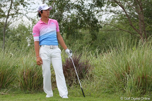 2011年 タイゴルフ選手権 3日目 石川遼 この日、一番悔やんだ16番のセカンド。「ピンを狙いにいってしまった」。ボールはグリーン奥のラフへ