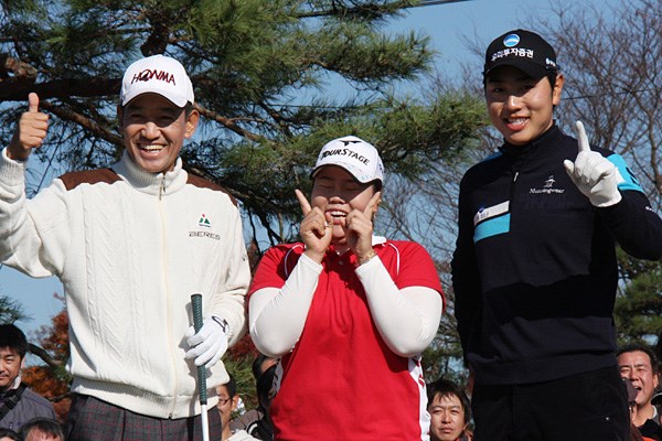 2012年 JGTOプレーヤーズラウンジ 金鐘徳 アン・ソンジュ ベ・ザンムン 日本の3ツアーを制した韓国の金鐘徳 アン・ソンジュ ベ・ザンムン（左から）
