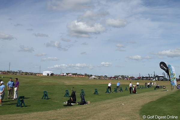 2012年 PGAショー デモDay 会場全景 この広さ。そして芝の上から存分に打てる練習環境。堪らないです…