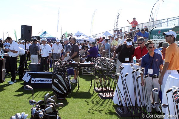 2012年 PGAショー デモDay テーラーメイド 盛況だったテーラーメイドのブース。大試打会といった雰囲気