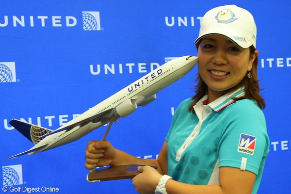 2012年 ユナイテッド航空 契約会見 宮里美香 世界最大規模のユナイテッド航空と契約した宮里美香。「モチベーションは高くなっています」