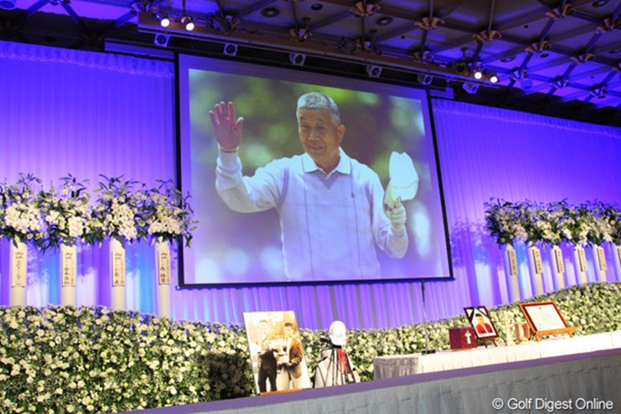 ファンと関係者、約1000人が杉原輝雄さんをしのび、その功績を称えた 2012年 「杉原輝雄 お別れの会」