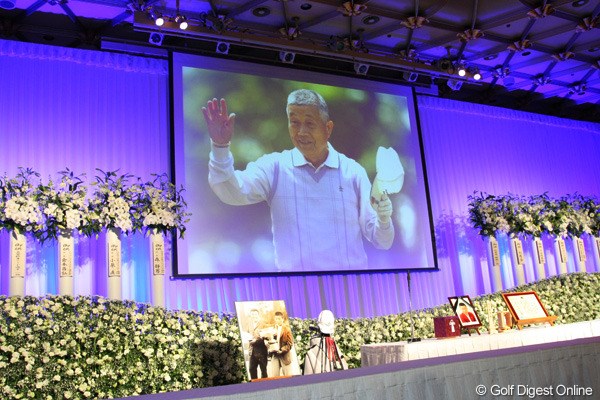 2012年 「杉原輝雄 お別れの会」 ファンと関係者、約1000人が杉原輝雄さんをしのび、その功績を称えた