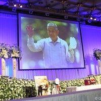 ファンと関係者、約1000人が杉原輝雄さんをしのび、その功績を称えた 2012年 「杉原輝雄 お別れの会」