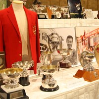 場内には杉原さんが獲得してきた数々のトロフィなどが陳列された 2012年 「杉原輝雄 お別れの会」 栄光の数々