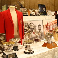 場内には杉原さんが獲得してきた数々のトロフィなどが陳列された 2012年 「杉原輝雄 お別れの会」 栄光の数々