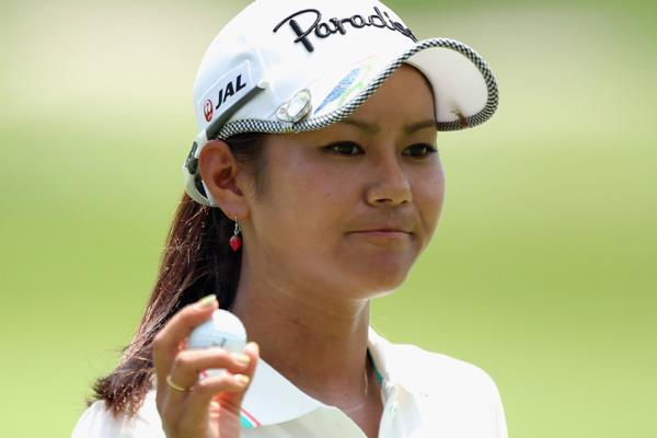 藍は9位に後退、女王Y.ツェンが5位に急浮上！