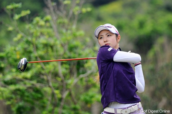 2012年 ダイキンオーキッドレディスゴルフトーナメント 初日 斉藤愛璃 ルーキー最上位です。カワユイですよ～！落ち着いてプレーしてましたよ～！きっとエエ娘に違いない！11位T