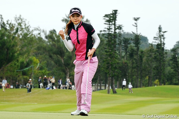 新人の斉藤愛璃が開幕戦でツアー初勝利に王手！
