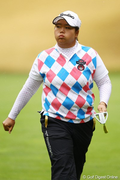 2012年 ヨコハマタイヤゴルフトーナメントPRGRレディスカップ 初日 アン・ソンジュ 先週の開幕戦では、日本ツアーで初めての予選落ち。今日も表情が冴えませんでした。
