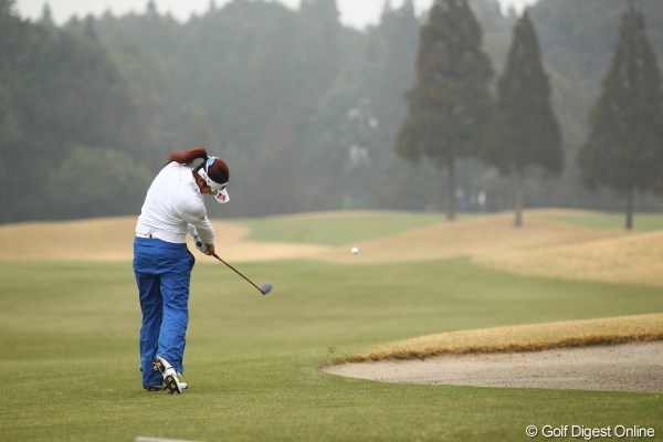 2012年 Tポイントレディスゴルフトーナメント 初日 藤本麻子 プロとアマの差“FW”でポッコンはしないのよー！