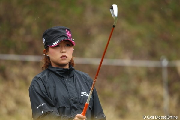 2012年 Tポイントレディスゴルフトーナメント 初日 金田愛子 なんだかヒールな雰囲気ですが、名前は可愛く愛子です。