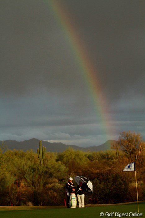 雷が鳴り、冷たい雨が降り、手がかじかむ空気の中、自然はいろんな表情を見せてくれる 2012年 RRドネリー LPGA ファウンダーズカップ 最終日 虹