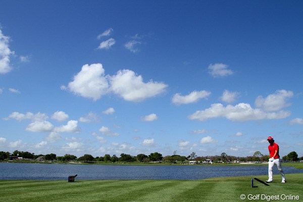 2012年 アーノルド・パーマーインビテーショナル 初日 青空 今週も晴天に恵まれている米ツー。しかし、今週末は雷雨の予報。外れてくれ！