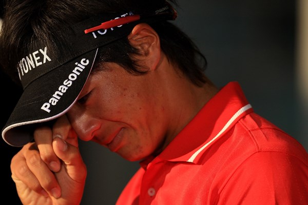 終盤に痛恨のダボ・・・。僅か1打及ばず2年連続の予選落ちを喫し、悔し涙をこぼした（Taku Miyamoto/Getty Images）
