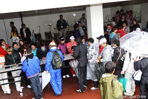 2012年 ヤマハレディースオープン葛城 2日目 即席サイン会