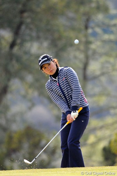 2012年 スタジオアリス女子オープン 2日目  比嘉真美子 粘りのゴルフで首位と3打差単独3位で最終日を迎える比嘉真美子