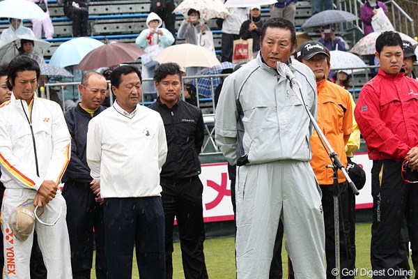 選手会を代表して故杉原輝雄氏への思いを語る尾崎将司