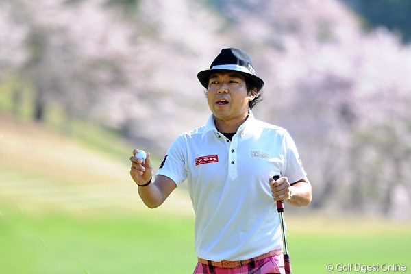 2012年 つるやオープンゴルフトーナメント 初日 片山晋呉 トーナメントレコードタイの「62」をマークし、後続に4打差をつけて首位に立った片山晋呉