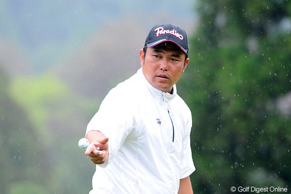 2012年 つるやゴルフトーナメント 2日目 小田龍一 17番でイーグル、さらに最終18番ではバーディを奪って単独首位に浮上した小田龍一