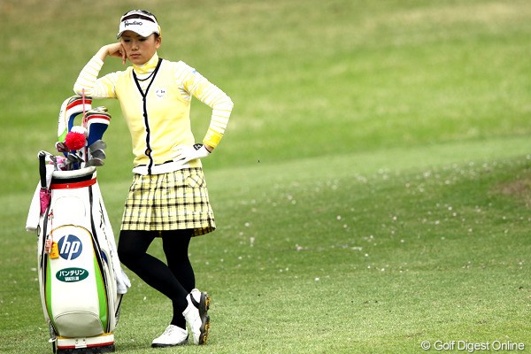 2012年 サイバーエージェント レディスゴルフトーナメント 2日目 有村智恵 おやおや～お疲れですか？
