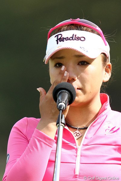 2012年 サイバーエージェント レディスゴルフトーナメント 最終日 有村智恵 泣かないつもりだったがスピーチで感極まってしまった有村智恵
