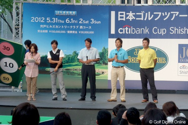 2012年 日本ゴルフツアー選手権 Citibank Cup Shishido Hills ファンとの集い ファンとの集いに登場した（左から）深堀圭一郎、宮本勝昌、横尾要、薗田峻輔。大勢のファンと交流を深めていた