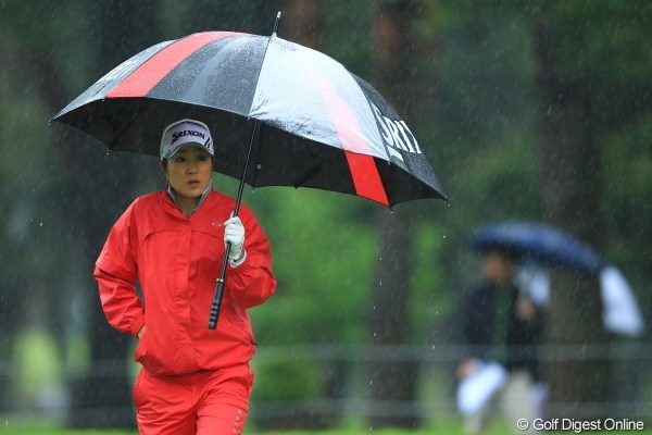 2012年 ワールドレディスチャンピオンシップサロンパスカップ 初日 藤本麻子 こんだけの雨。コンペだったら即中止だよな。