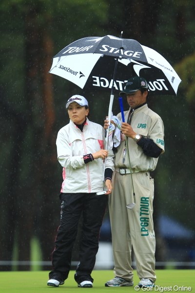 2012年 ワールドレディスチャンピオンシップサロンパスカップ 初日 茂木宏美 茂木さん、男のキャディさんってあんまりなかったよね。