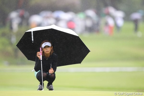 2012年 ワールドレディスチャンピオンシップサロンパスカップ 2日目 金田久美子 なんか憂鬱だなぁ?。雨の日ゴルフって。