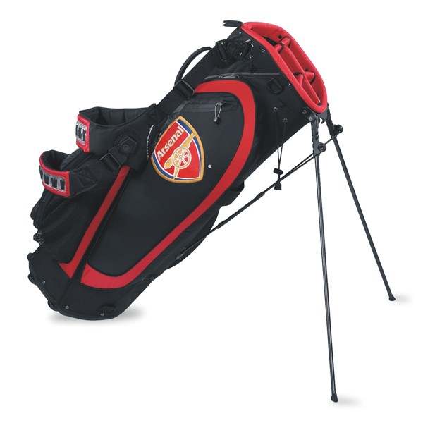 ナイキがFCバルサなど人気サッカーチームのキャディバッグを限定発売
