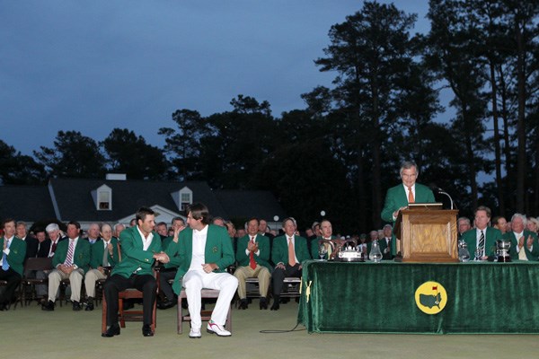 2012年のマスターズ表彰式でスピーチするのがビリー・ペイン会長。グリーンジャケットをまとう女性会員が登場するのはいつ？（Jamie Squire／Getty Images）