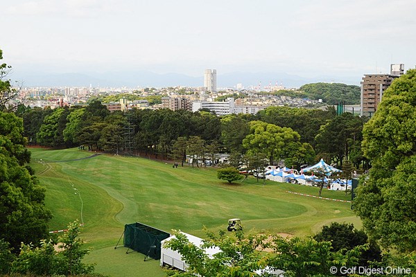 2012年 フンドーキンレディース 初日 18番ホールと町並み