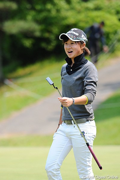 2012年 フンドーキンレディース 初日 森田遥 四国の高校生です。女子のジュニアはみ～んな強いですゥ。ダボさえなければ…。オボコイ顔してるのにゴルフはゴッツイです！7位T