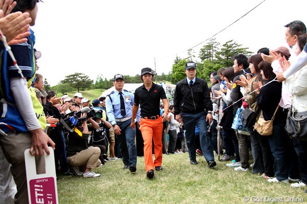 2012年 日本プロゴルフ選手権大会 日清カップヌードル杯 2日目 石川遼 3オーバーで2日目フィニッシュ、アテストへと・・・