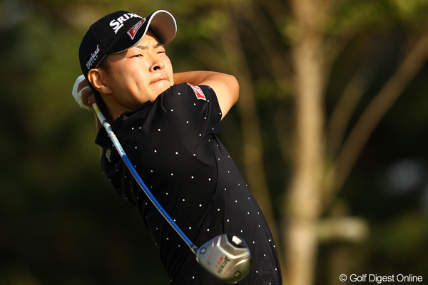 藤本佳則が単独首位で決勝ラウンドへ！遼は43位に急降下