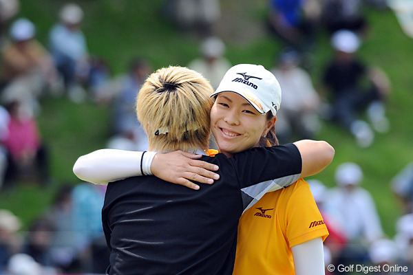 単独首位は李知姫！2位に全美貞 服部、森田が4打差を追う
