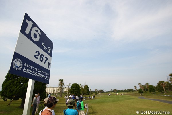 2012年 とおとうみ浜松オープン 3日目 16番パー3 267yのPar3は、日本ツアー最長です。「俺、ドライバーで届かないな・・・。」